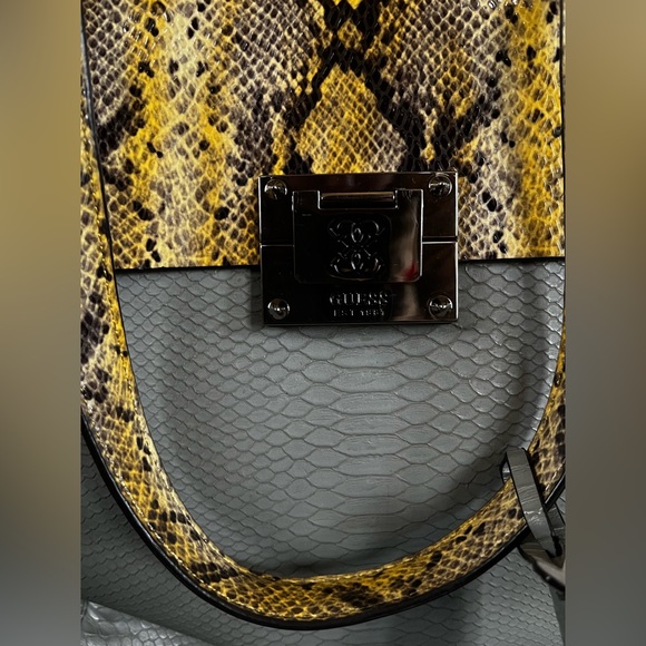*AS IS* Guess | Grey Purse With Snake Skin Print Accents - Picture 13 of 17